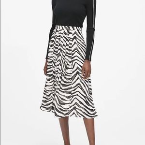 NWT Banana Republic Mid Length Skirt in Zebra Print